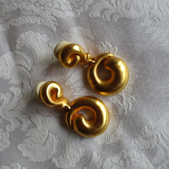 🌹🌹 CLARA STUDIOS (VINTAGE) GOLD SWIRL CIRCLE EARRINGS – CLIP-ONS 🌹🌹 NWOT - Picture 6 of 15